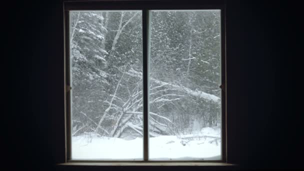 Vista tempestade de neve pela janela — Vídeo de Stock