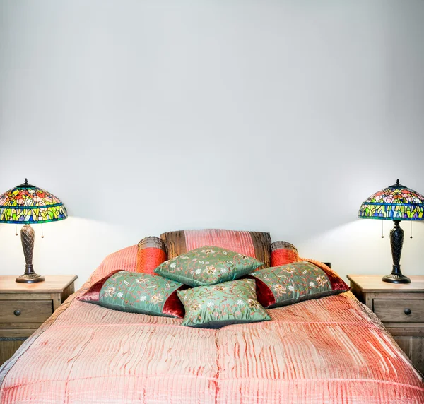 Красивые детали интерьера спальни — стоковое фото