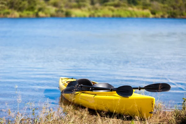 Yellow Kayak Ready to be Used — Stock Photo, Image