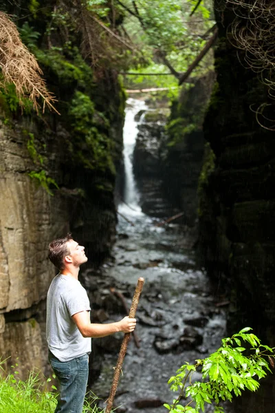 Hiker Enjoying the Moment in the Wild Nature — Stock Photo, Image