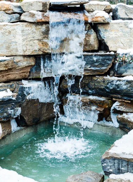 Cascada de agua fría al aire libre nórdica —  Fotos de Stock