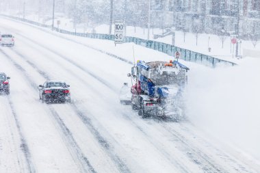 kar temizleme aracı kar dan karayolu kar fırtınası sırasında kaldırma.