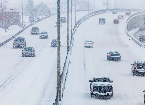 Blizzard op de weg — Stockfoto