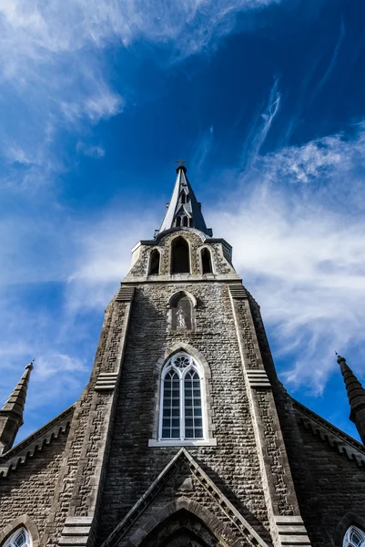 XXXL kostelní věž panorama a obloha — Stock fotografie