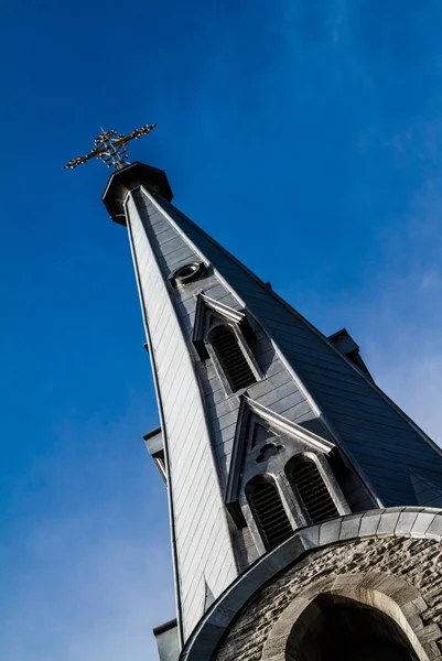 Kyrkans torn och sky — Stockfoto