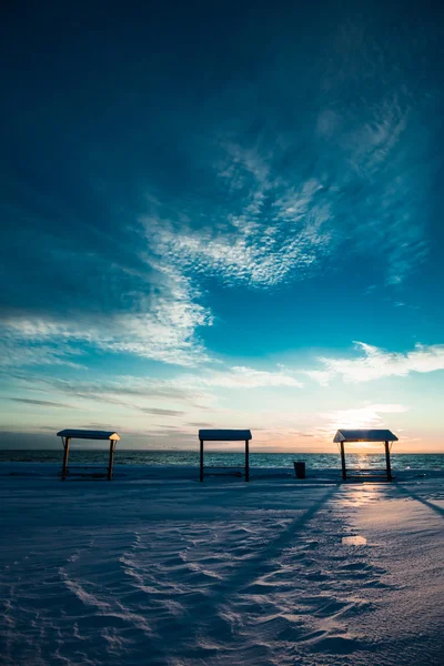 Picnic Table at the Sea During the Winter — Stock fotografie