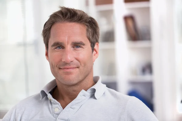 Portrait of a man alone, indoor — Stock Photo, Image