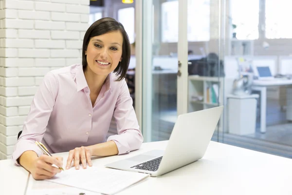 Businesswoman working in office — Stock Photo, Image