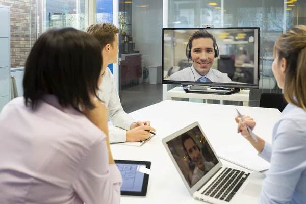 Riunione di lavoro in ufficio — Foto Stock