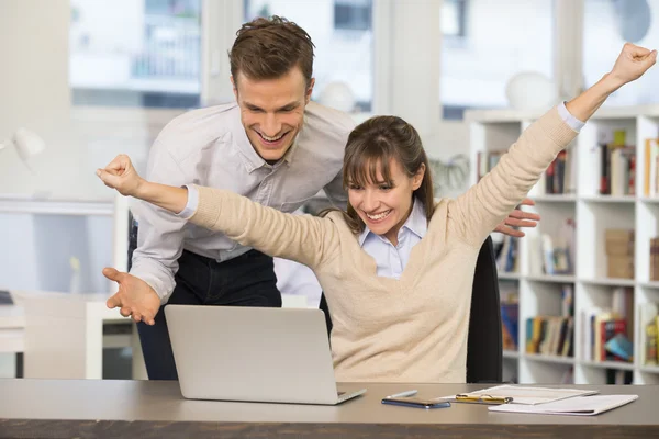 Framgångsrikt affärsteam i tjänst — Stockfoto