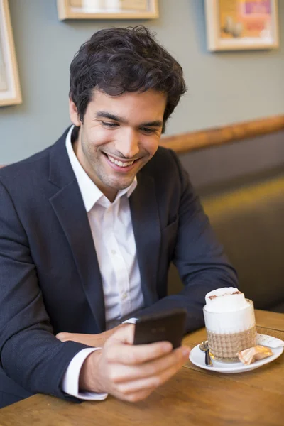 Businessman using cell phone — Stock Photo, Image