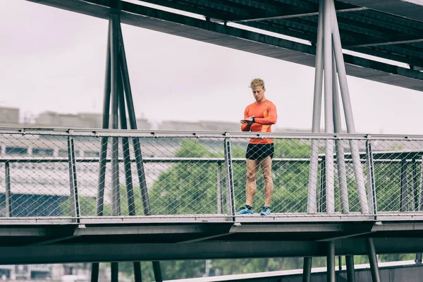 Running Man Looking Sportwatch Male Runner Jogging Using Smart Watch — Zdjęcie stockowe