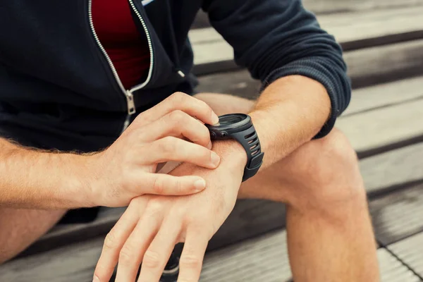 Urban Jogger Checking Heart Rate Monitor Smartwatch Practice Run — Zdjęcie stockowe