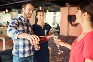 İş şampanyası. Şirket partisi