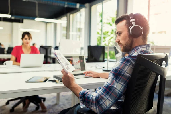 Serious Man Working Laptop While Listening Music Open Space Business — Foto Stock