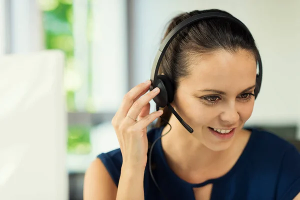 Portrait Natural Woman Customer Service Operator Headset Modern Call Center — Stok fotoğraf