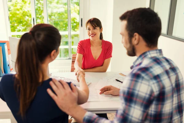 Financial Mature Woman Advisor Smiling While Shaking Hand Young Couple — Zdjęcie stockowe