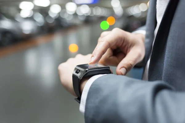 Parking Car Man Using His Smartwatch Close Hands — Stockfoto