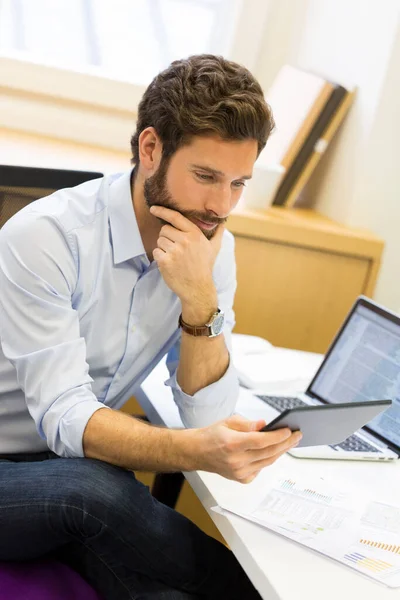 Handsome Casual Business Man Working Computer Modern Office — Foto Stock