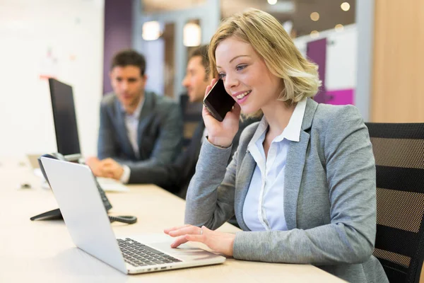 Businesswoman Talking Mobile Phone Modern Office — Stock Photo, Image