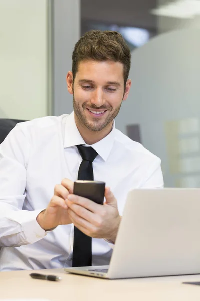 Businessman Typing Message Mobile Phone Office — Stock fotografie