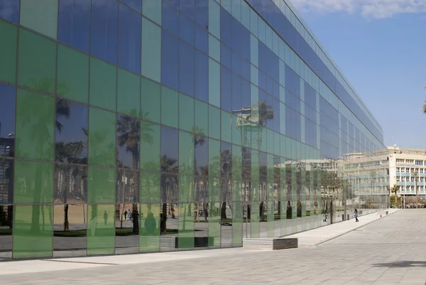 Moderní kancelářské budovy na nábřeží. Barcelona. Španělsko — Stock fotografie