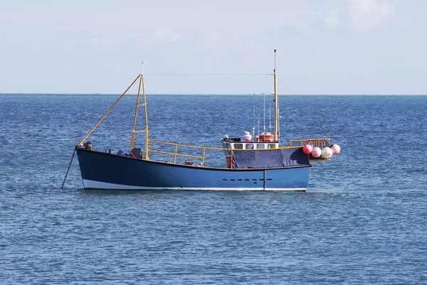Риболовецьке судно в місті Selsey. Sussex. Англія — стокове фото