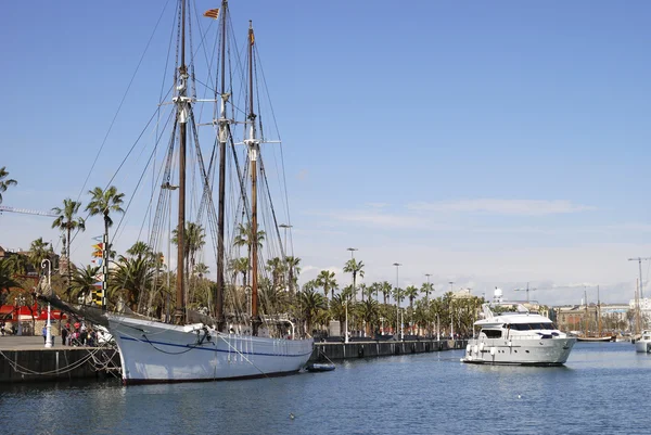 Segelschiff im Hafen. Barcelona. Spanien — Stockfoto