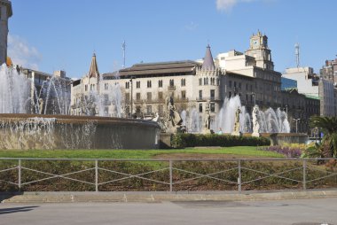 çeşmeler ve placa de catalunya binalarda. Barselona. İspanya
