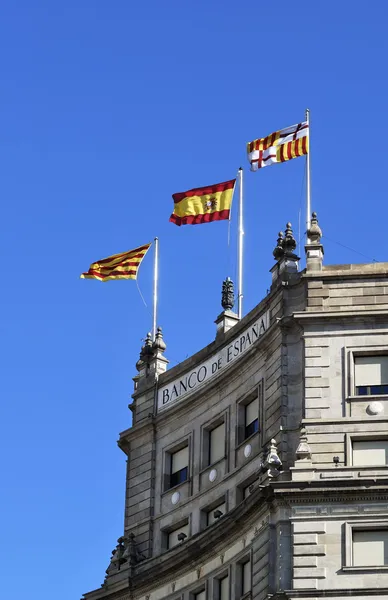 Banderas en el edificio del Banco de España. Barcelona — Foto de Stock