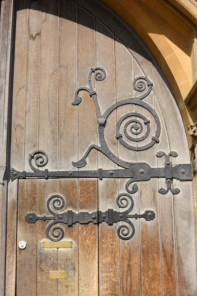 Porta de madeira para Balliol College. Oxford. Inglaterra — Fotografia de Stock
