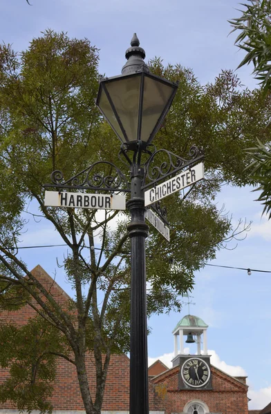 Gamla vägen logga in emsworth i hampshire. England — Stockfoto