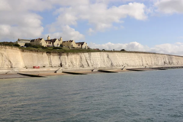 Δίπλα στη θάλασσα και roedean σχολείο στο Μπράιτον. Αγγλία — Φωτογραφία Αρχείου