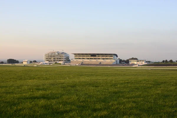 Tribuna all'ippodromo di Epsom. Surrey. Inghilterra — Foto Stock