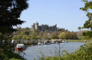 Arundel Kalesi ve nehir. Sussex. İngiltere