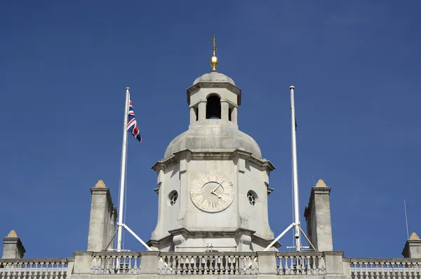 Torre de reloj en el edificio del Almirantazgo. Londres. Inglaterra — Foto de Stock
