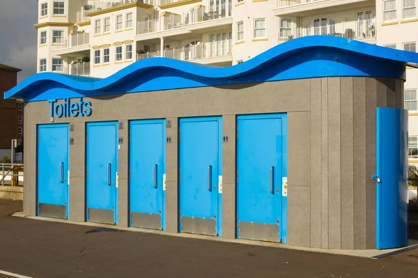 Block Five Public Toilet Cubicles Seafront Promenade Bognor Regis West — Zdjęcie stockowe