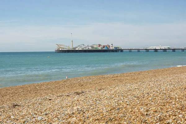 英国东萨塞克斯郡Brighton的Shingle海滩和著名码头 — 图库照片
