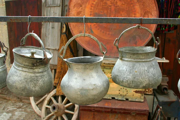 Antique pots hanging on display at a souvenir shop — Stock Photo, Image