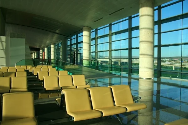 Une élégante salle d'attente à l'aéroport — Photo