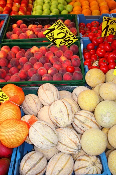 Frutas no bazar — Fotografia de Stock
