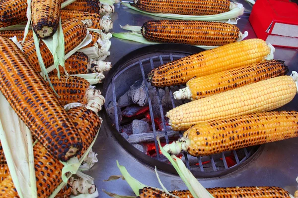 Gegrillte leckere Hühneraugen zum Verkauf auf der Straße — Stockfoto