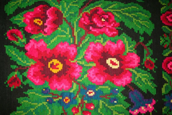 Blommig mönstrad matta — Stockfoto