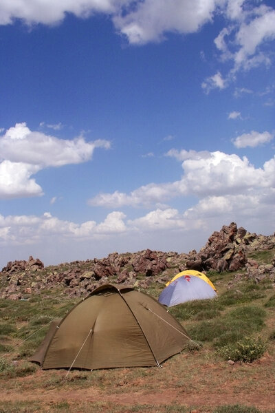 Палатки и кемпинг на горе Хасан
