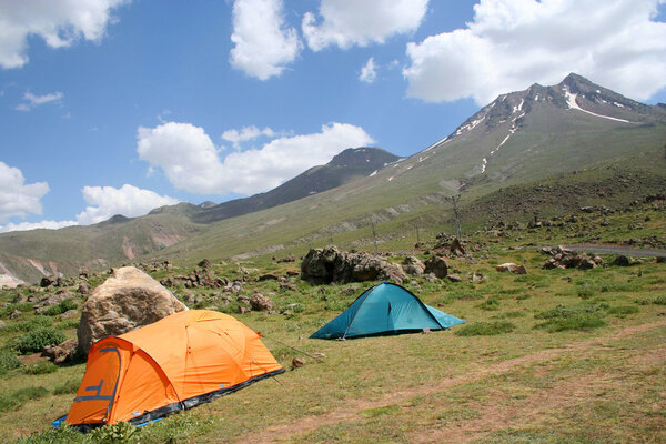 Палатки и кемпинг на горе Хасан

