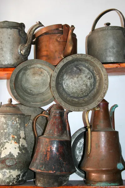 Old antique pots as souvenir at shop — Stock Photo, Image