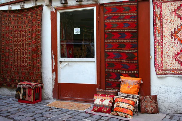 Antique turkish carpets at bazaar — Stock Photo, Image