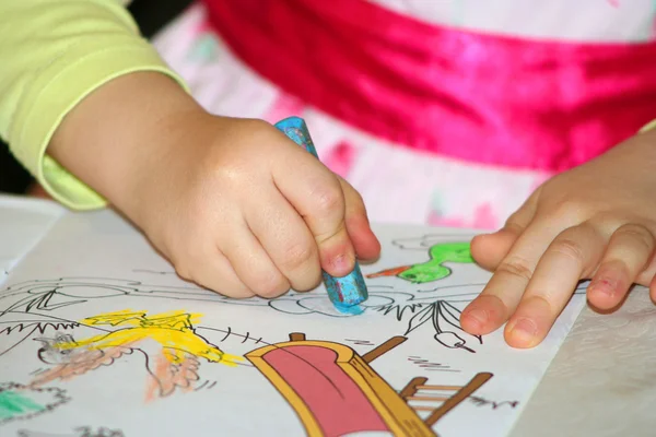 Escribir la mano del niño — Foto de Stock