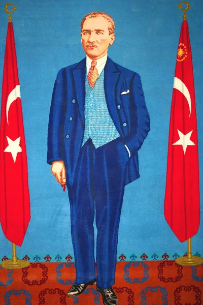 Mustafa kemal ataturk op tapijt — Stockfoto