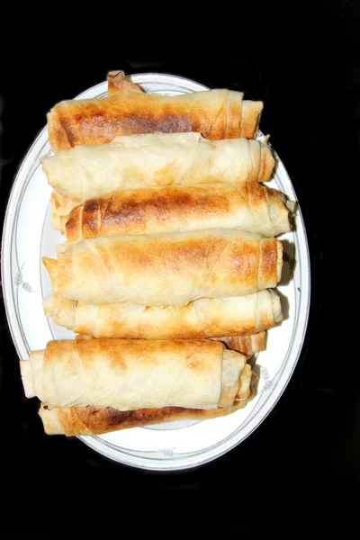 Mest berömda turkiska bakverk, borek, redo att äta, — Stockfoto